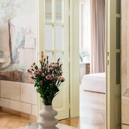 Gallery 7 Heritage - Loftaffair Collection Apartment *